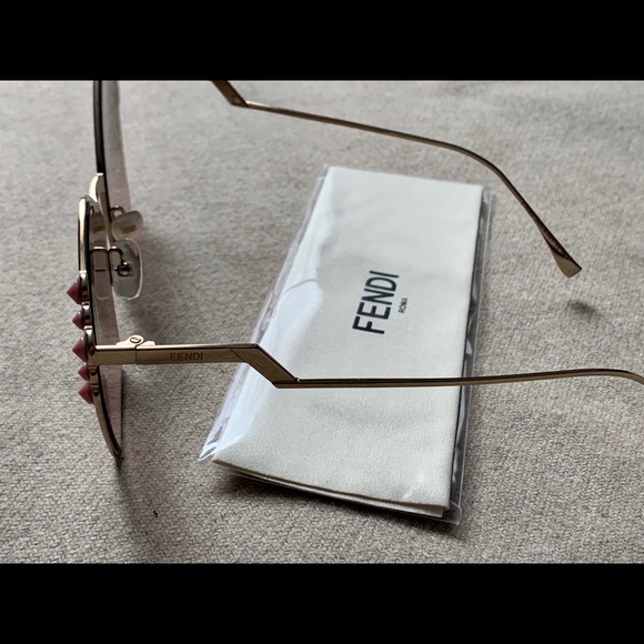 FENDI Studded pentagon-frame rose gold sunglasses - Picture 4 of 7